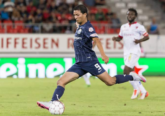 Amine Chermiti schießt für FC Zürich aufs Tor